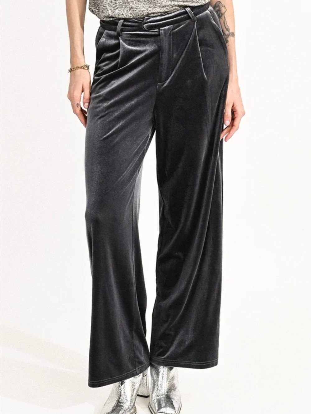 MOLLY BRACKEN Velvet Grey Wide Leg Pleated Pants Sz M EUC
